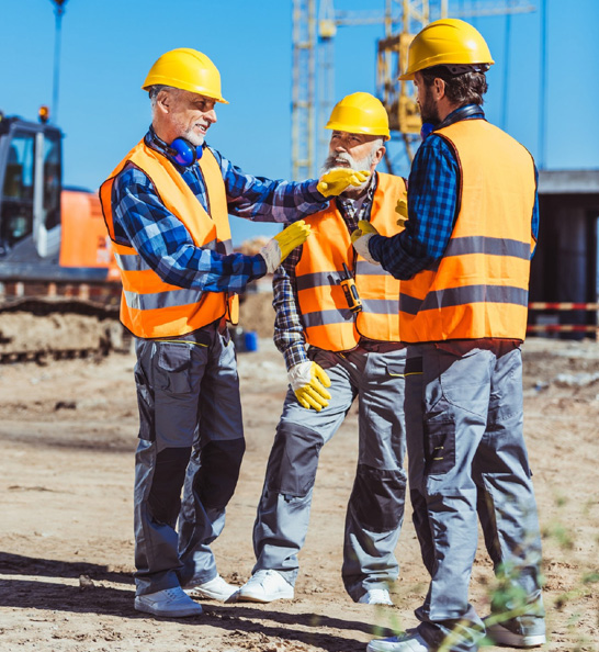 foreman-explaining-builders